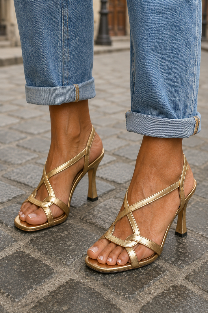 Eliisa | Kullanväriset Sandaalit Kesän Viehätys