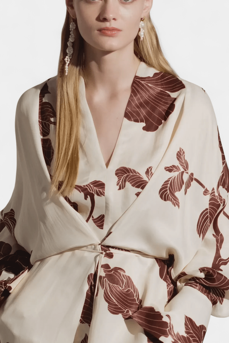Ilona - Mekko imartelevalla linjalla