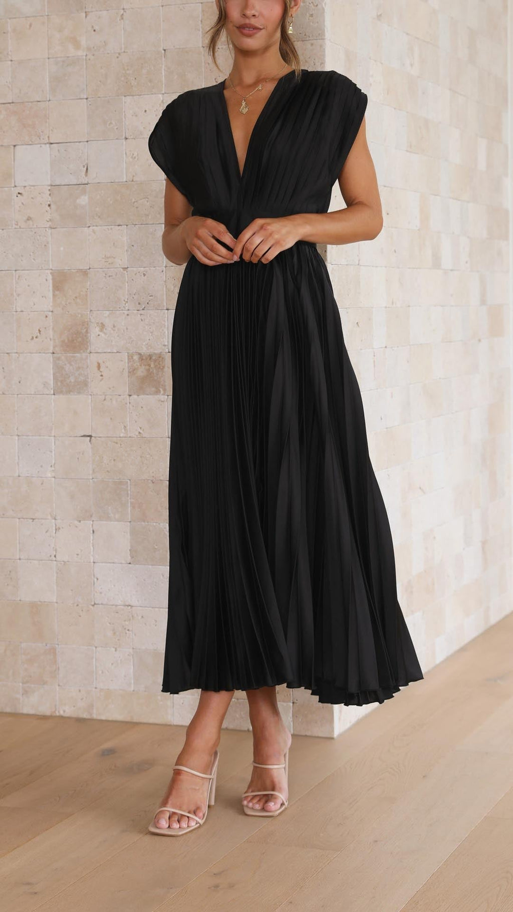 Reeta - Mekko pliseeratulla pinnalla