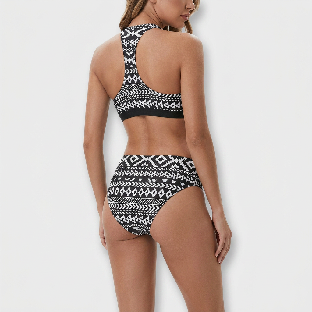 Nelja - Bikini kukallisella ja geometrisella kuviolla