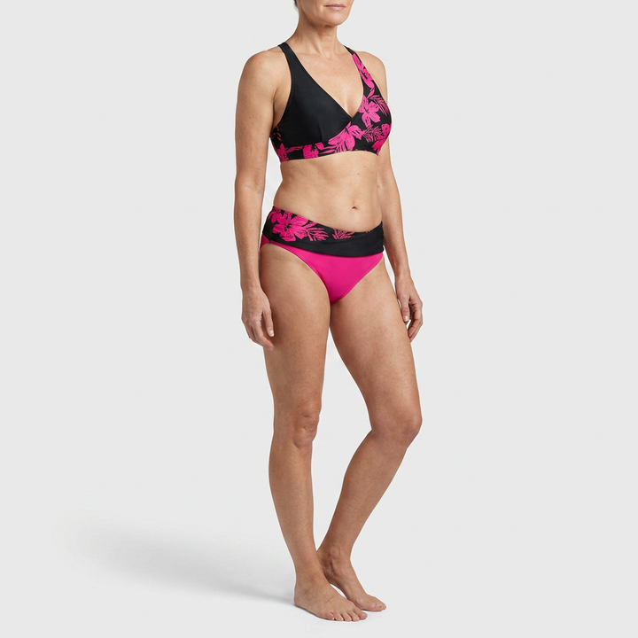 Kukkia - Bikini kauniilla kukallisella kuviolla